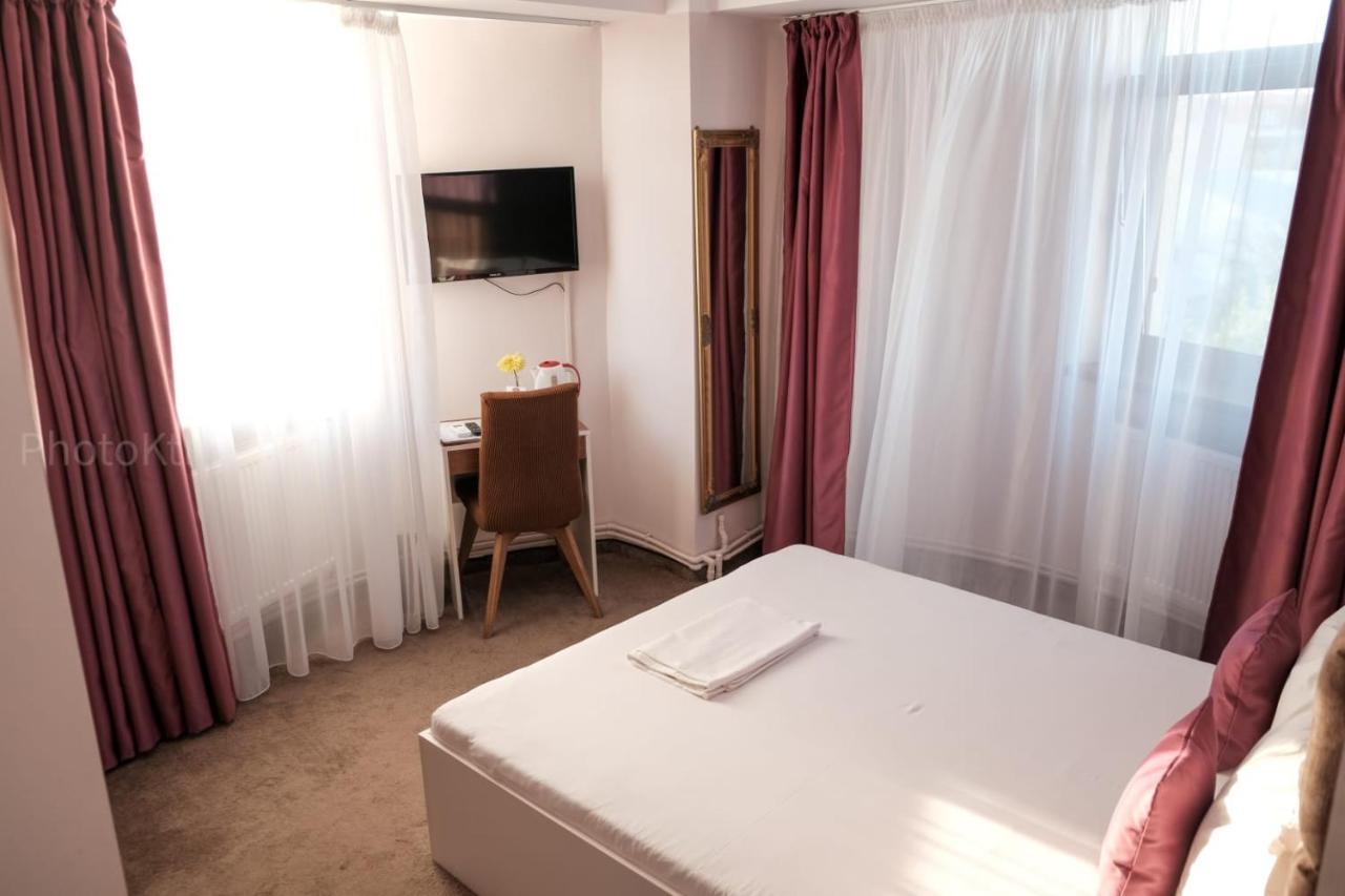 Hotel Bordeaux กาลาจิ ภายนอก รูปภาพ