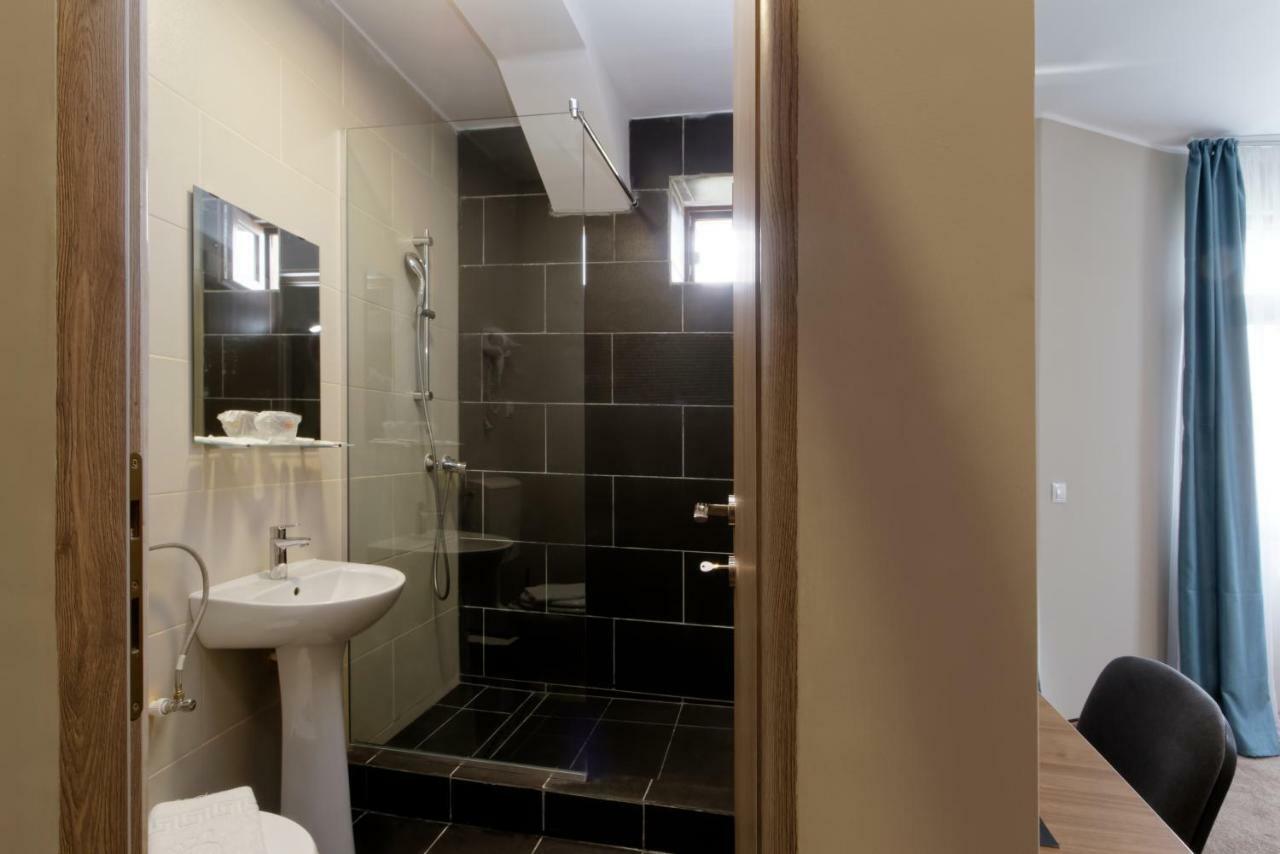 Hotel Bordeaux กาลาจิ ภายนอก รูปภาพ